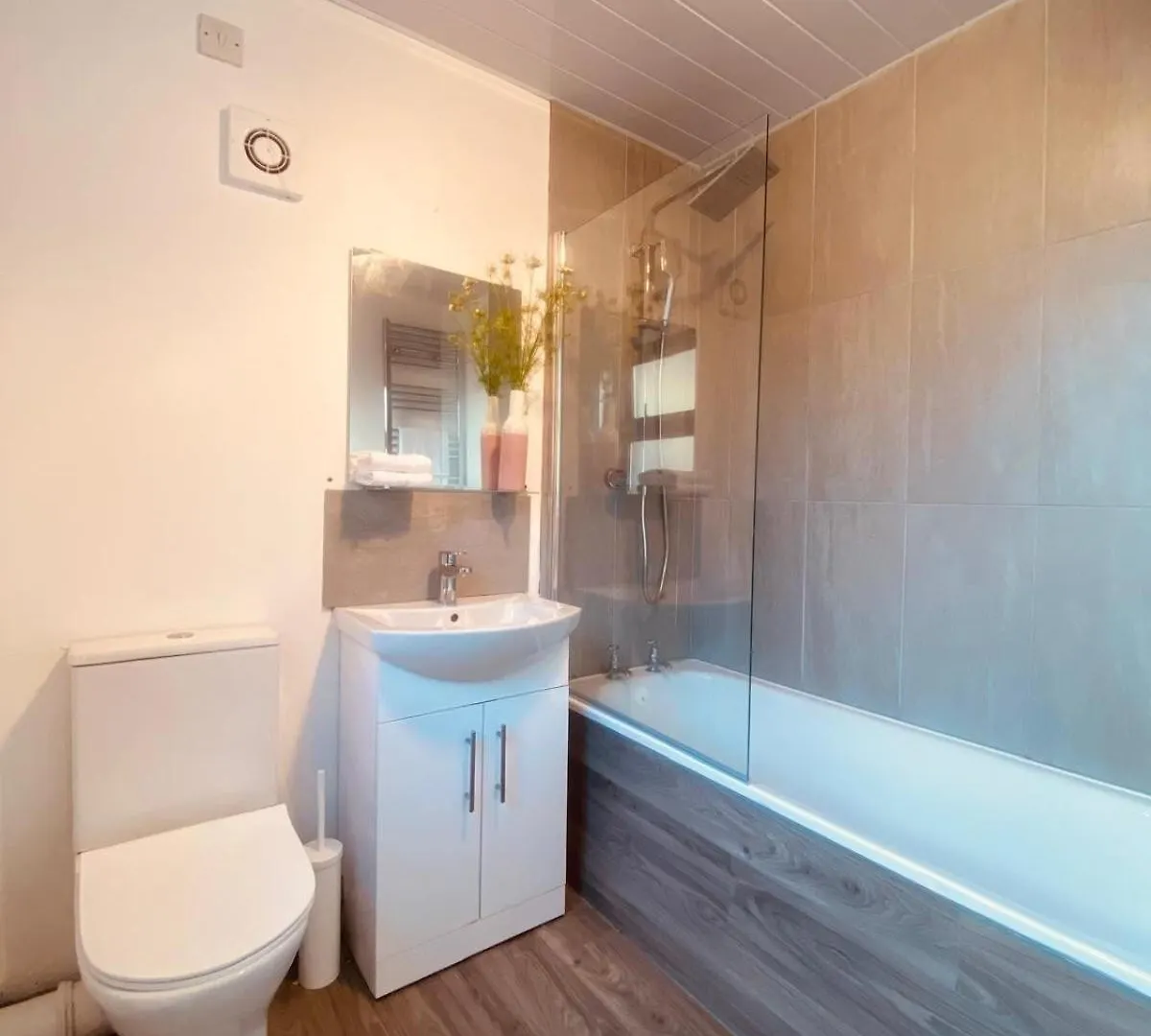 Nyaraló Spacious 2Bed - 10 Mins To City - Free Parking Villa Belfast Egyesült Királyság